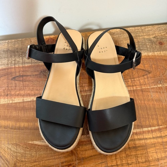Black Women's Sandals, Size 10 - Picture 2 of 4